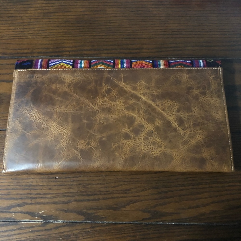 Arloom Clutch - Picture 2 of 3